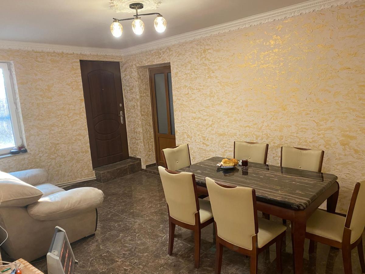 Friend'S House Rooms Near Airport Ghukasavan Zewnętrze zdjęcie
