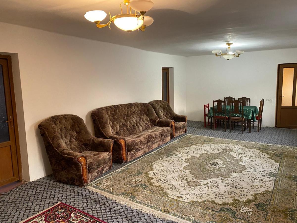 Friend'S House Rooms Near Airport Ghukasavan Zewnętrze zdjęcie