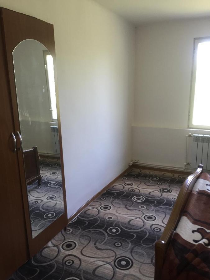 Friend'S House Rooms Near Airport Ghukasavan Zewnętrze zdjęcie