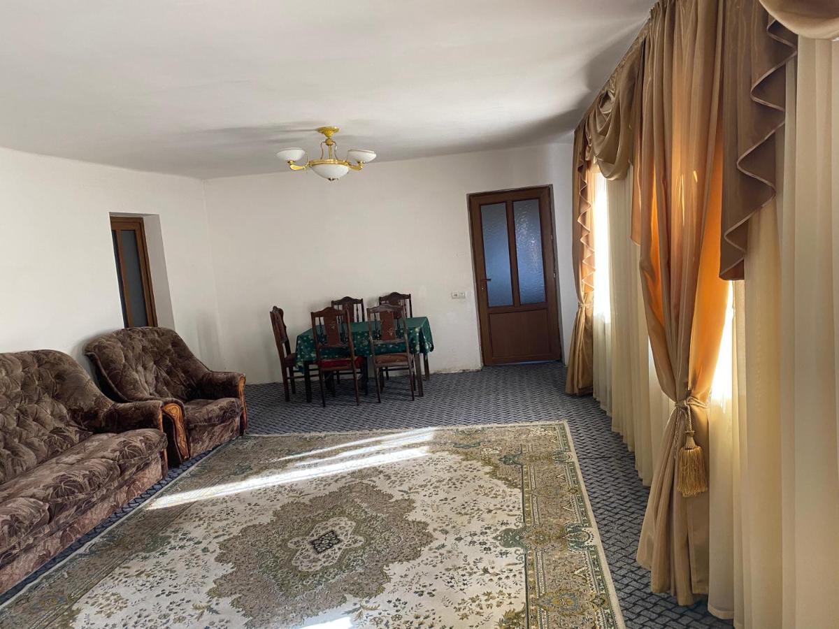 Friend'S House Rooms Near Airport Ghukasavan Zewnętrze zdjęcie
