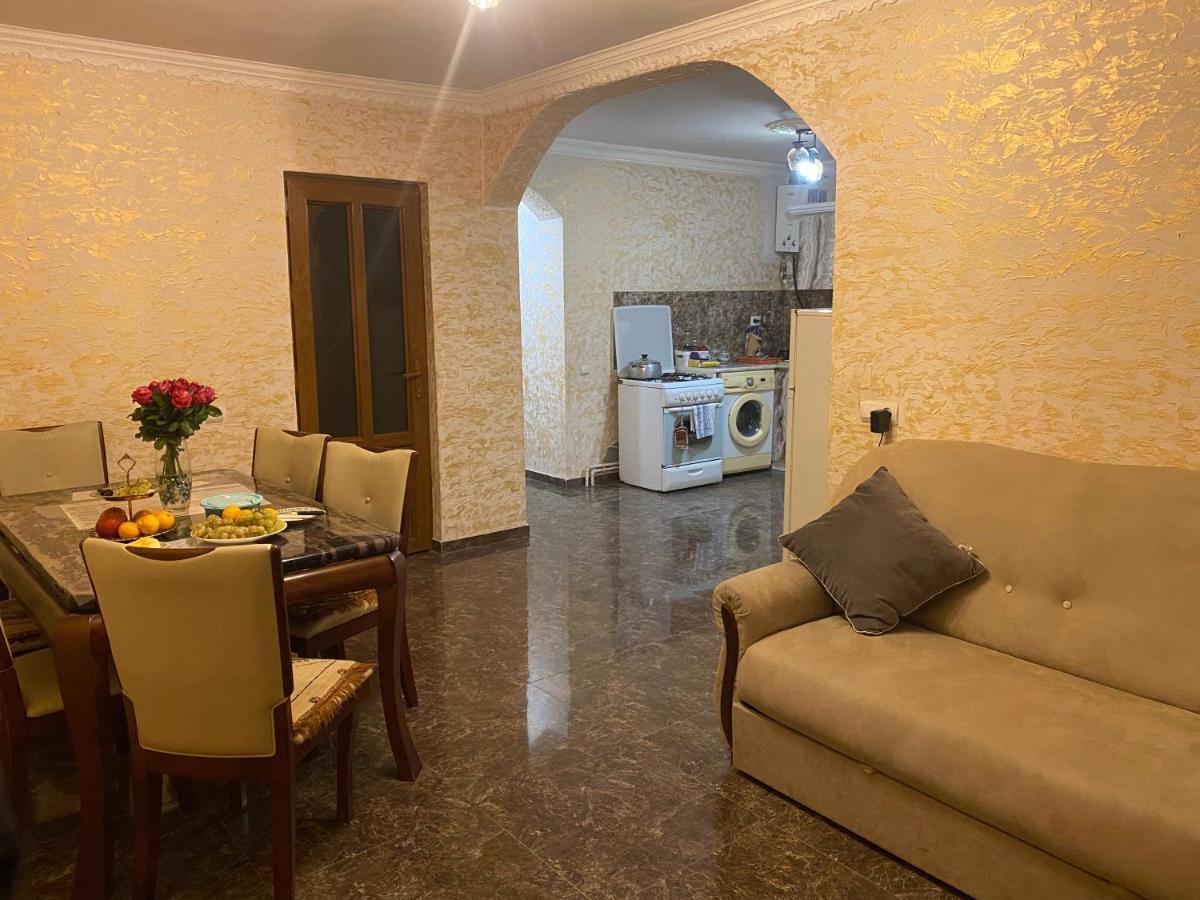 Friend'S House Rooms Near Airport Ghukasavan Zewnętrze zdjęcie